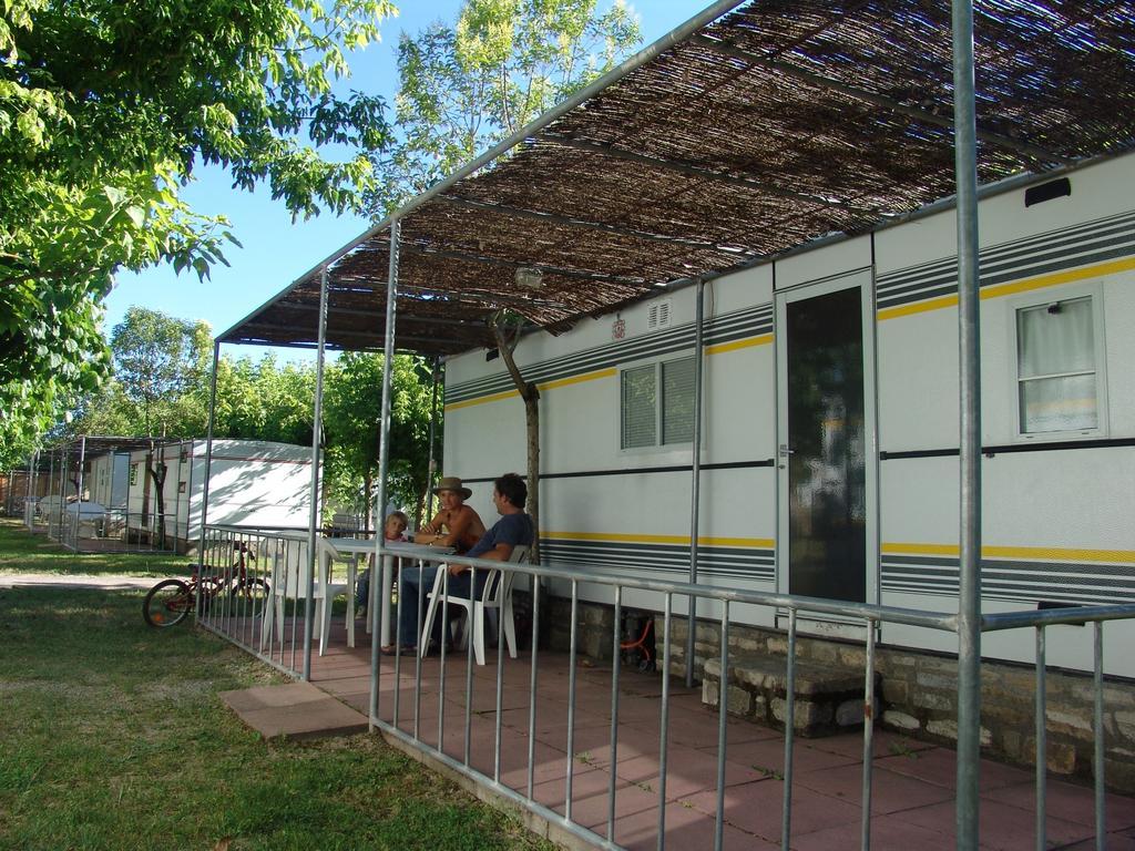 Bungalows Pena Montanesa Ainsa Phòng bức ảnh