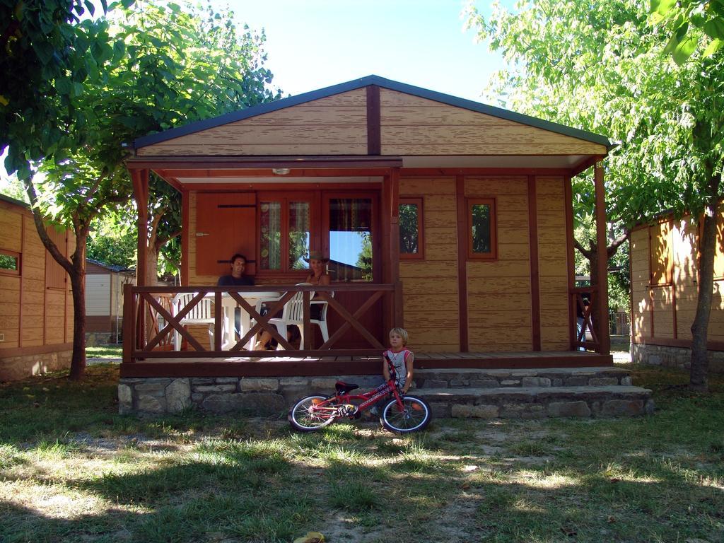 Bungalows Pena Montanesa Ainsa Phòng bức ảnh
